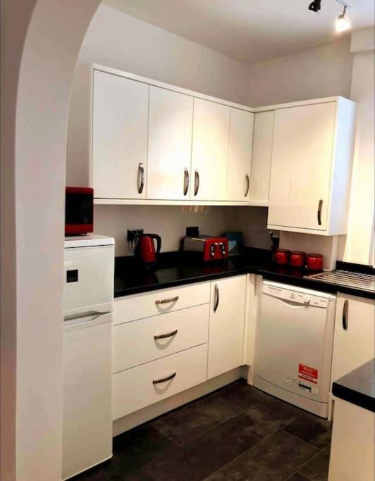 Sunny Seaside Beach House Lytham Centre Sleeps 8 리탬 세인트 앤스 외부 사진
