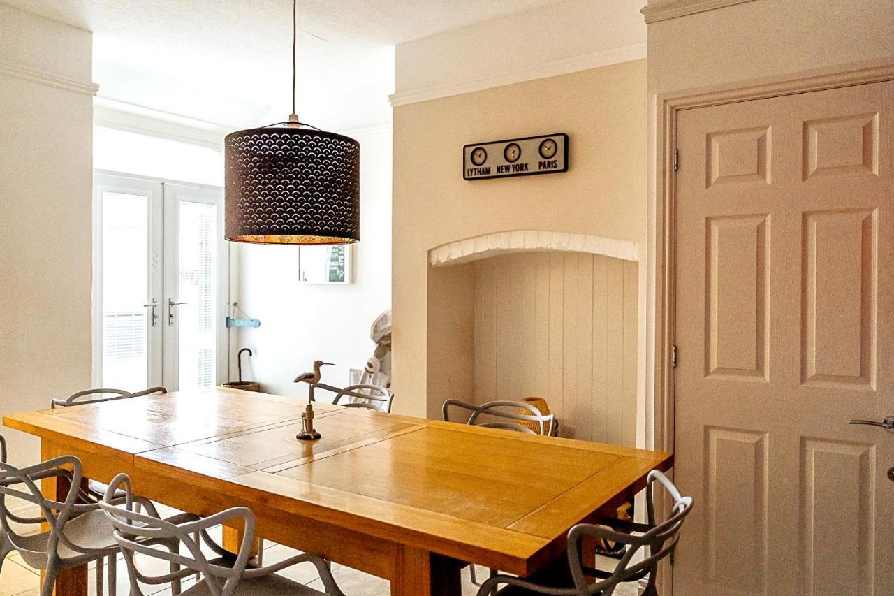 Sunny Seaside Beach House Lytham Centre Sleeps 8 리탬 세인트 앤스 외부 사진